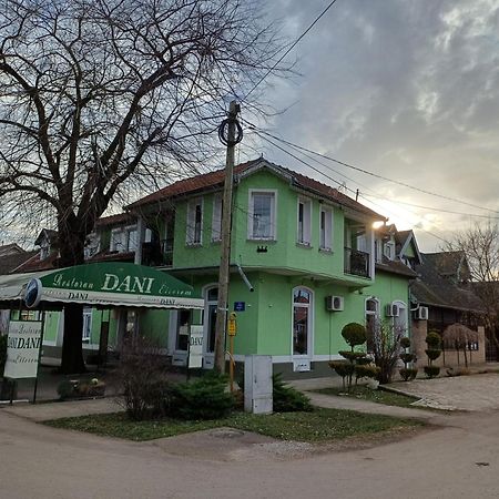 Eco Rural Tourism Association Skorenovac Hotel Bagian luar foto